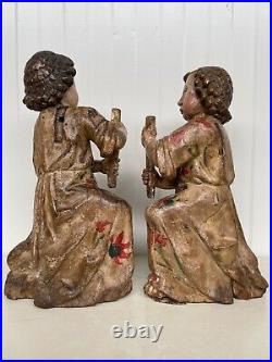 Exceptional pair of Antique Angels circa 1700