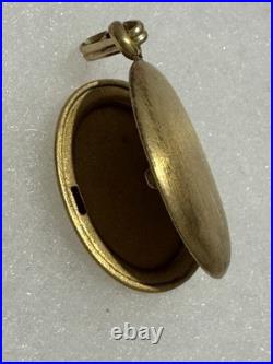 This vintage gold reliquary is a classic piece of jewelry designed to store 14k