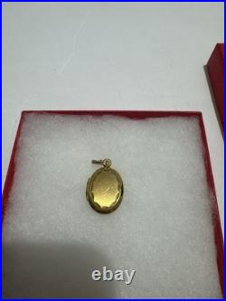 This vintage gold reliquary is a classic piece of jewelry designed to store 14k